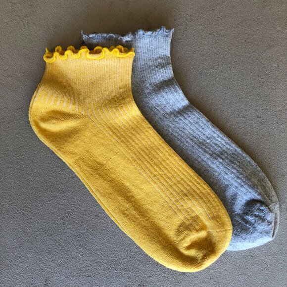 6 pair New Women Ruffle Ankle Socks. Seamless low cut socks - Picture 8 of 9